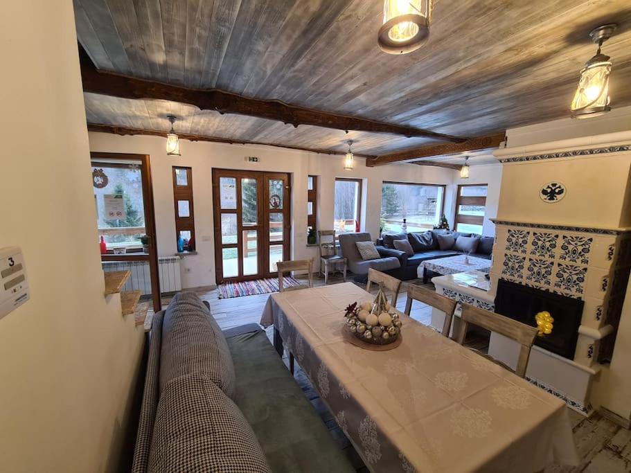 Pensiune Subcrai Cu Centru Spa Zărneşti Extérieur photo