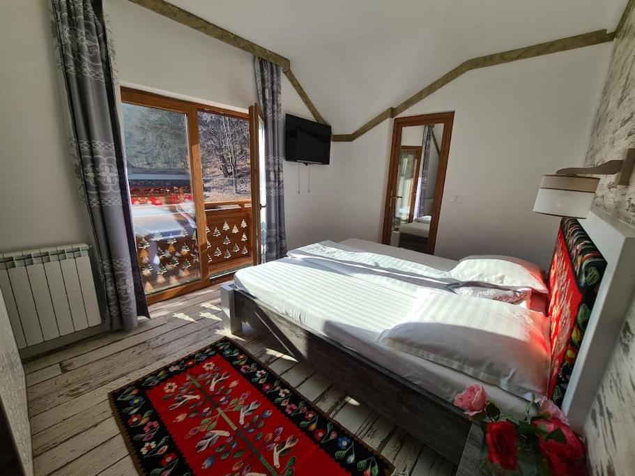 Pensiune Subcrai Cu Centru Spa Zărneşti Extérieur photo